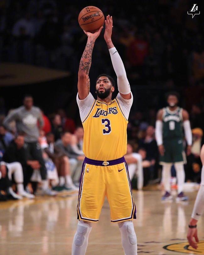 满冠体育网页入口-转折点密尔沃基雄鹿伤情更新，国王杯今夜攻防权衡，引发热议，身体对抗强度拉满的简单介绍